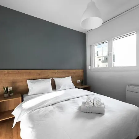 Civique, Nilie Hospitality Mgmt アパート