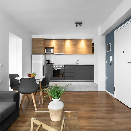 Civique, Nilie Hospitality Mgmt テッサロニキ